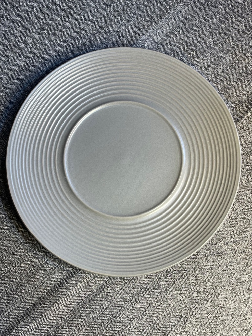 Neutral Gray Ribbed Stoneware Dinner Plate - Contemporary Tableware